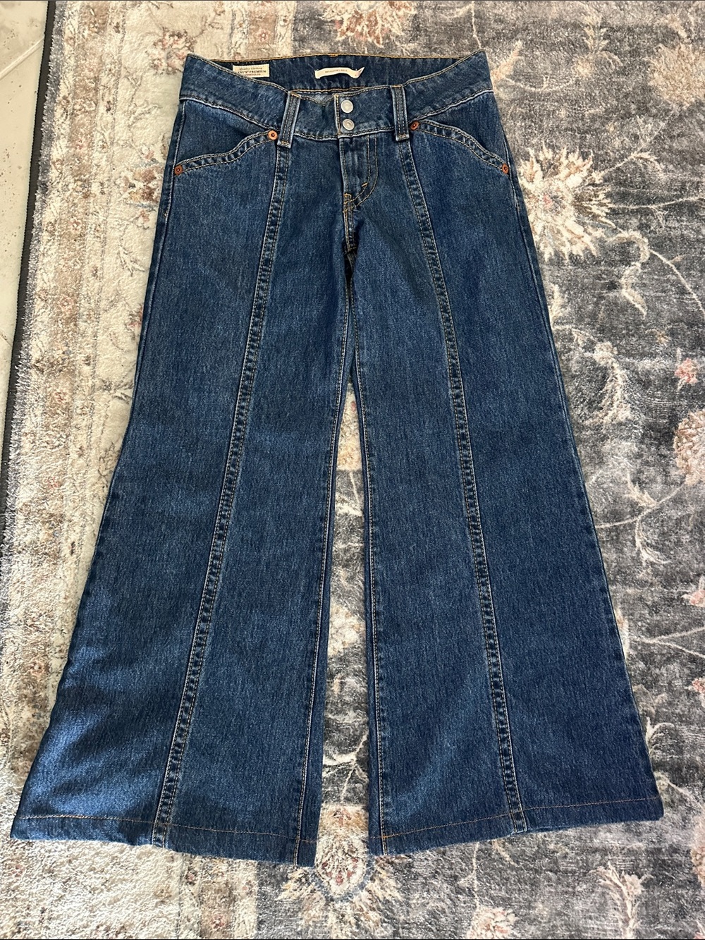 Levi's Noughties Bell Jeans View 2